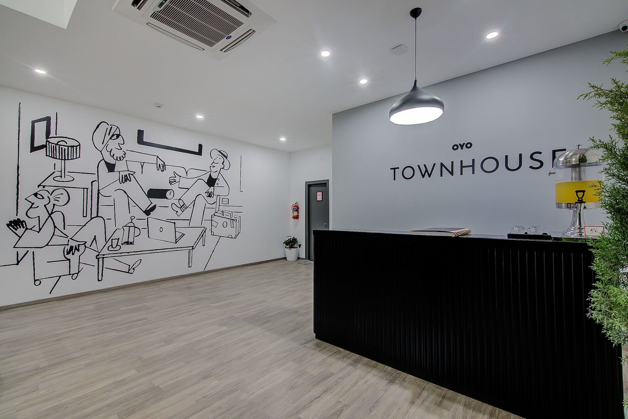 Oyo Townhouse 044 Sector 14 Gurugram Hotel Gurgaon Exterior foto