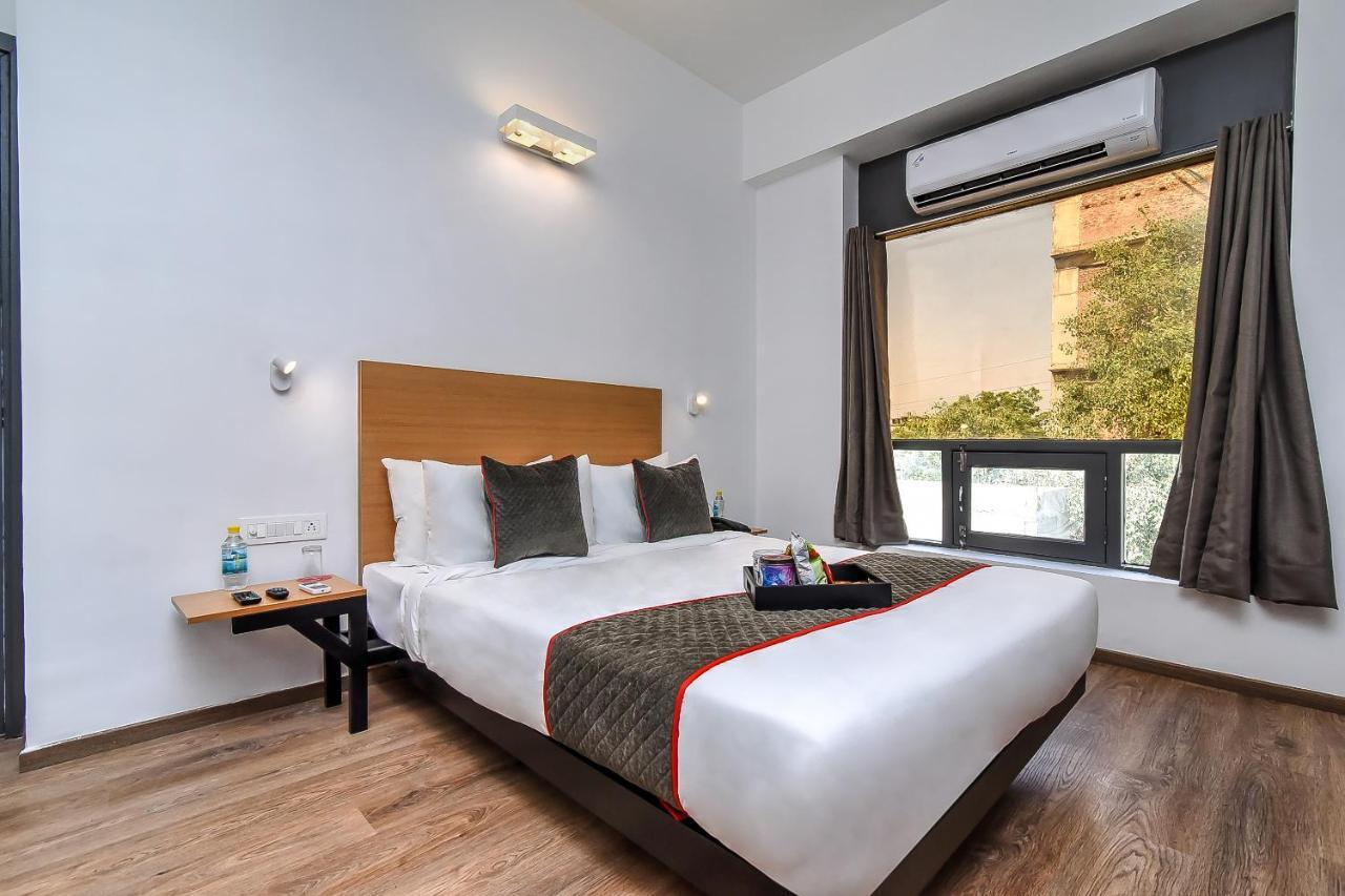 Oyo Townhouse 044 Sector 14 Gurugram Hotel Gurgaon Exterior foto