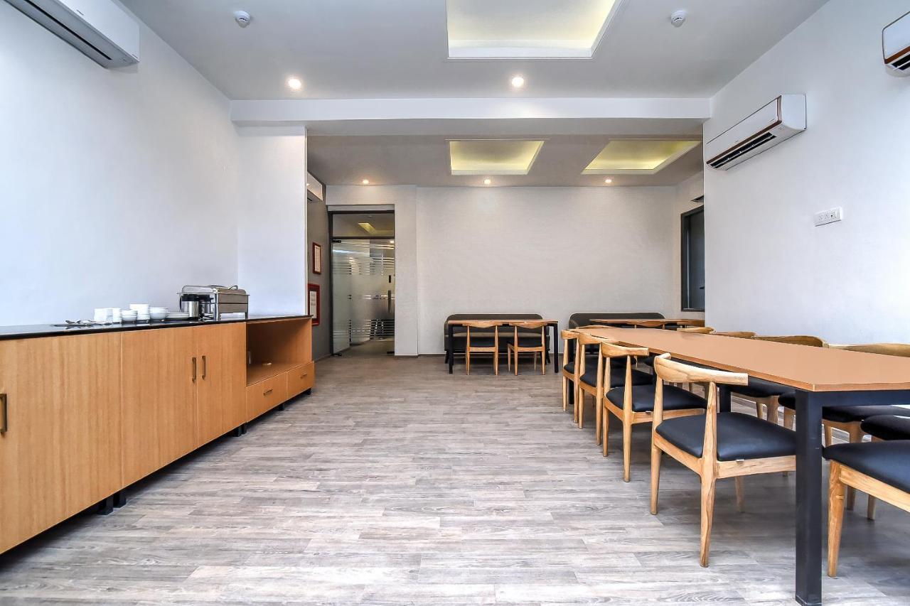 Oyo Townhouse 044 Sector 14 Gurugram Hotel Gurgaon Exterior foto