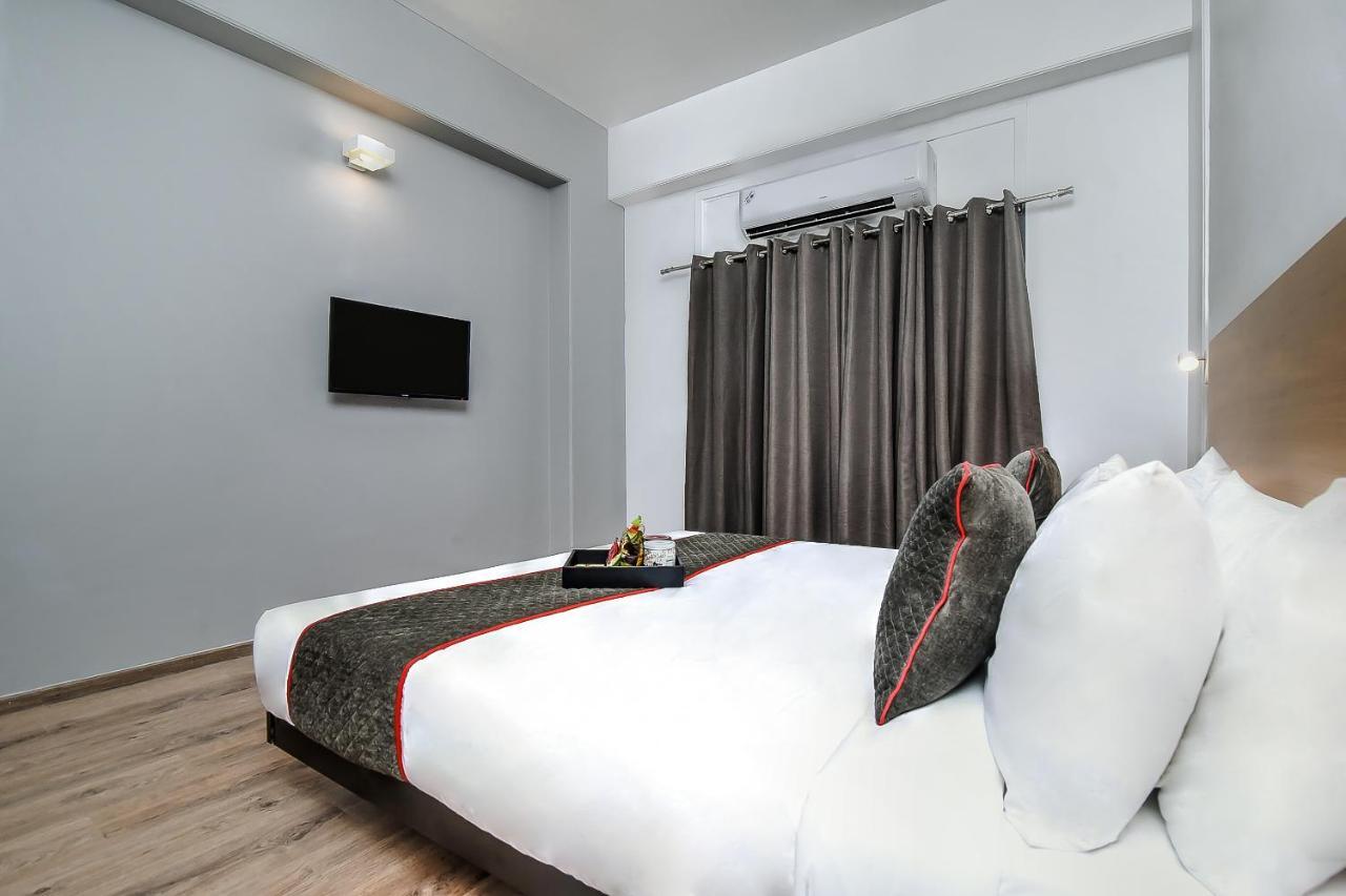 Oyo Townhouse 044 Sector 14 Gurugram Hotel Gurgaon Exterior foto