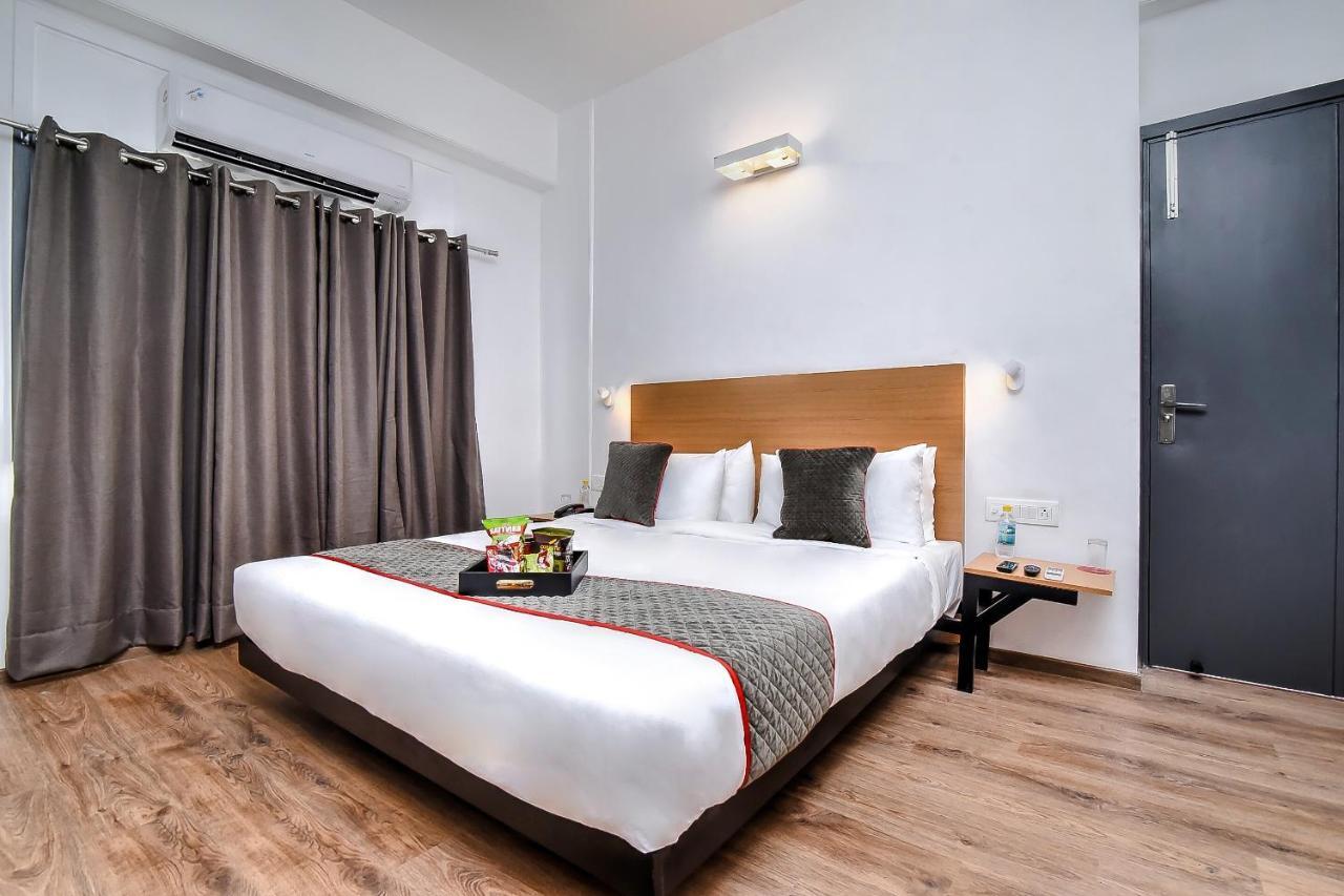 Oyo Townhouse 044 Sector 14 Gurugram Hotel Gurgaon Exterior foto