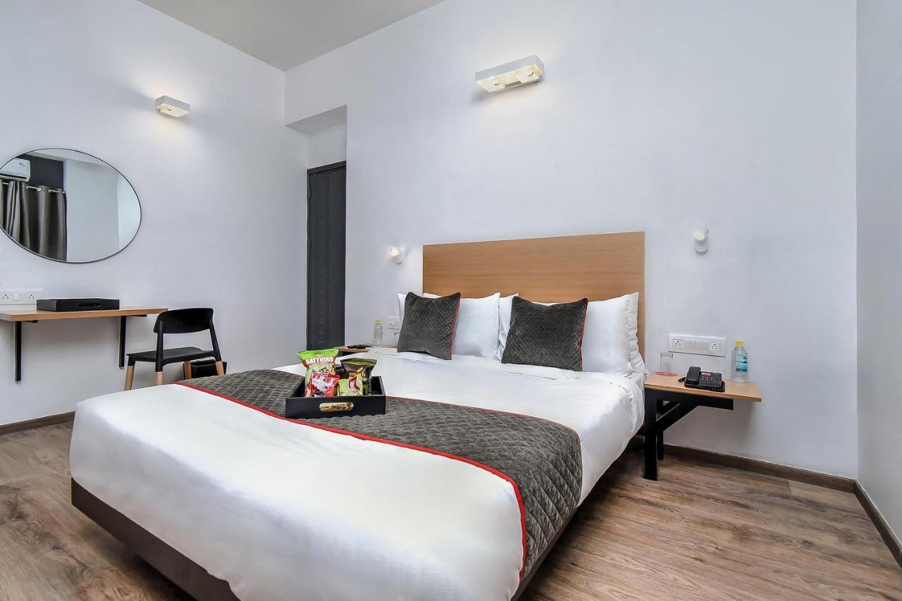 Oyo Townhouse 044 Sector 14 Gurugram Hotel Gurgaon Exterior foto
