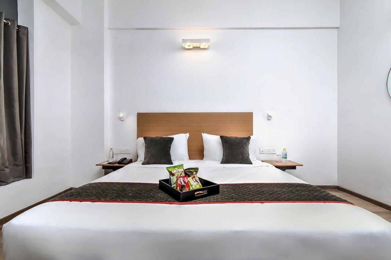 Oyo Townhouse 044 Sector 14 Gurugram Hotel Gurgaon Exterior foto