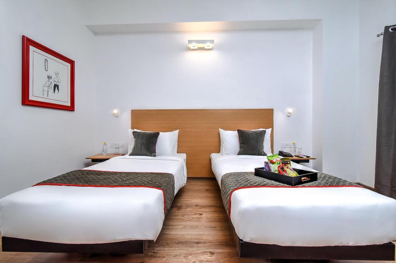 Oyo Townhouse 044 Sector 14 Gurugram Hotel Gurgaon Exterior foto