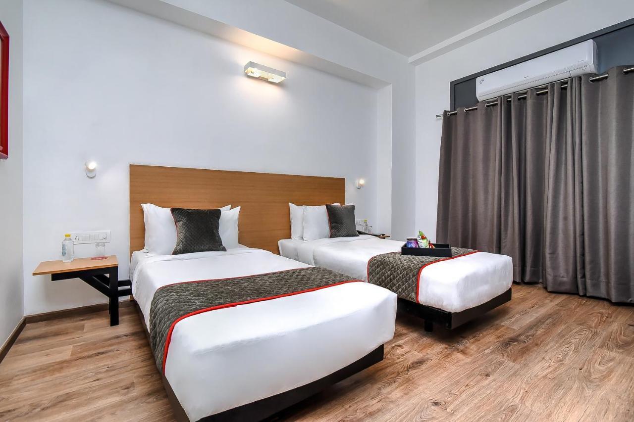 Oyo Townhouse 044 Sector 14 Gurugram Hotel Gurgaon Exterior foto