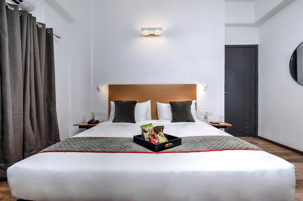 Oyo Townhouse 044 Sector 14 Gurugram Hotel Gurgaon Exterior foto