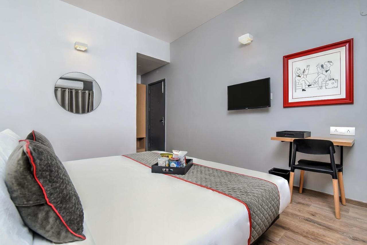 Oyo Townhouse 044 Sector 14 Gurugram Hotel Gurgaon Exterior foto