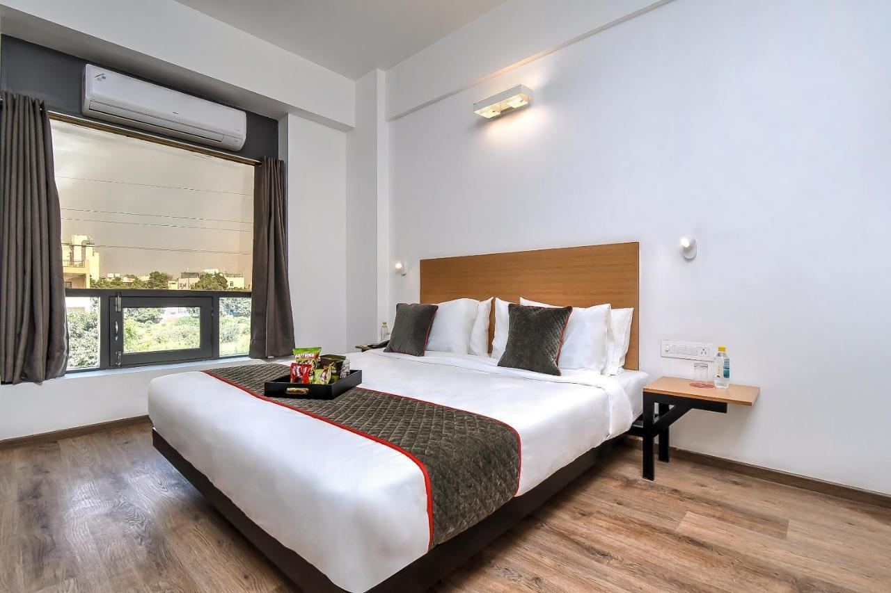 Oyo Townhouse 044 Sector 14 Gurugram Hotel Gurgaon Exterior foto