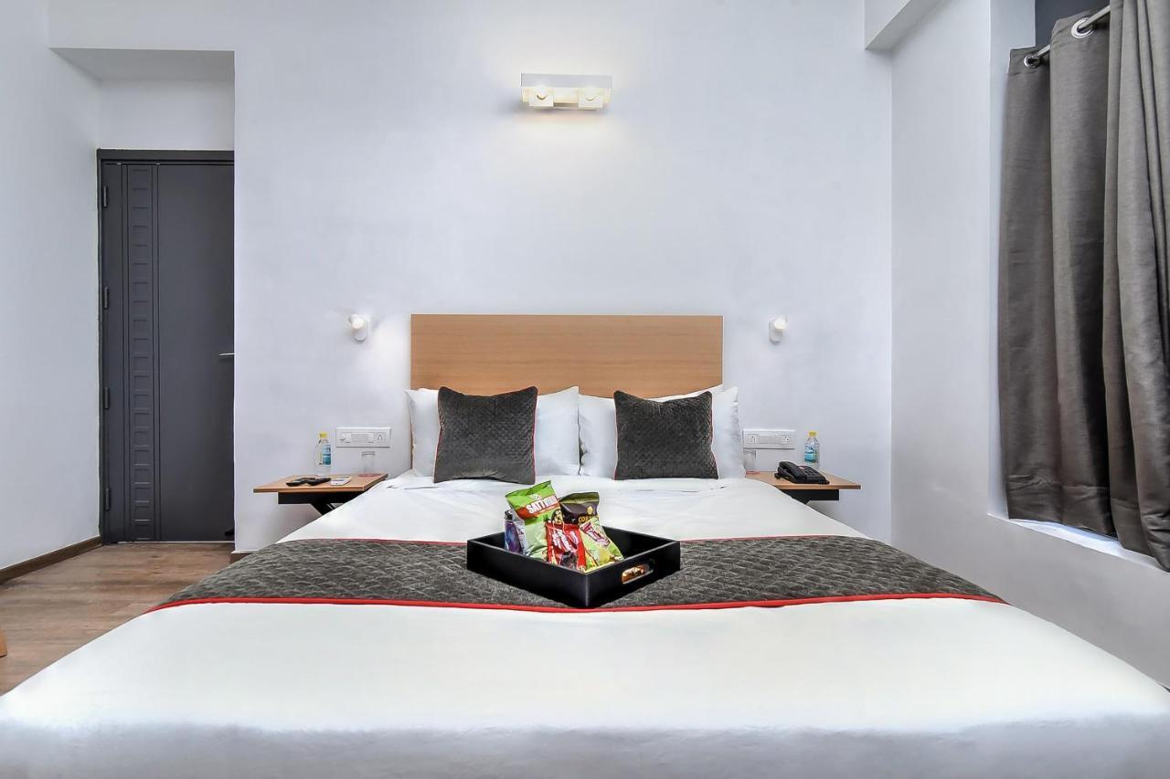 Oyo Townhouse 044 Sector 14 Gurugram Hotel Gurgaon Exterior foto